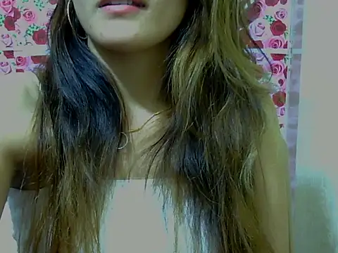 Snapshot of Amira90 chatting on September 2025 07:04:01 PM Amira90 online show from September 2025 07:04:01 PM
