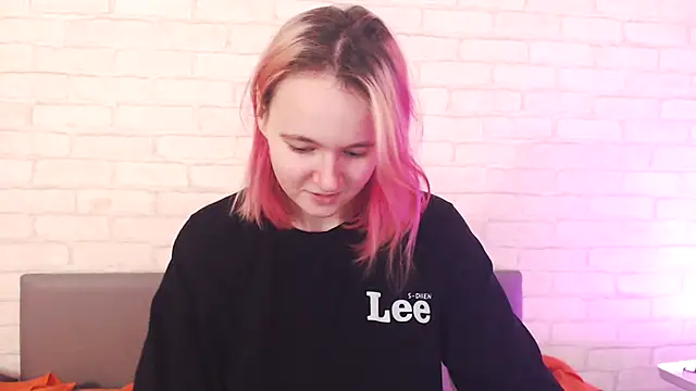 Ericha Stone online show from December 2025 08:01:02 AM