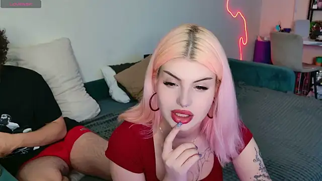 Alice18James online show from September 2025 01:46:01 PM