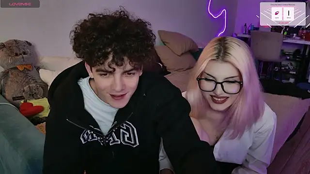 Alice18James online show from September 2025 07:29:01 PM