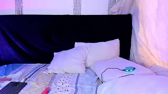 VeronicaSaenzx online show from April 2026 09:43:01 PM