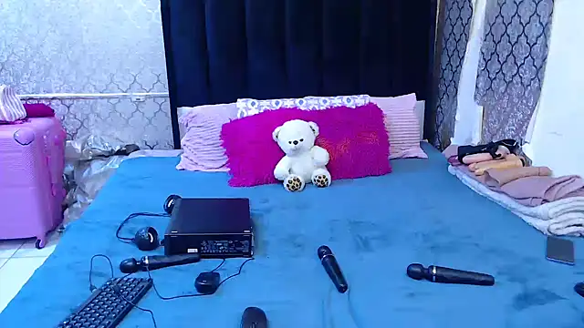 SexyPetitex25 online show from September 2025 08:14:01 PM