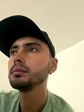 cristopher wallacee online show from October 2025 08:09:02 PM