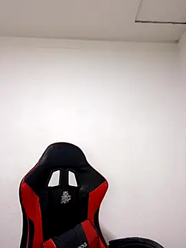 cristopher wallacee online show from November 2025 11:15:01 PM