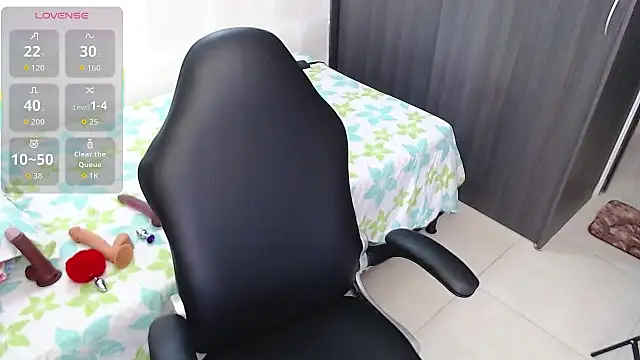 aynarakiss online show from October 2025 03:09:02 PM