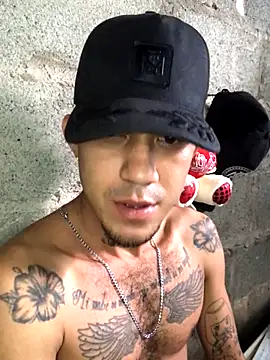 Snapshot of tattoos22 chatting on October 2025 01:17:01 PM tattoos22 online show from October 2025 01:17:01 PM