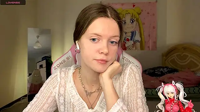 VibeQueenLucy online show from November 2025 12:15:01 PM