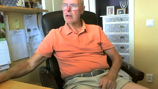 Snapshot of Klipparn chatting on June 2026 02:28:01 PM Klipparn online show from June 2026 02:28:01 PM