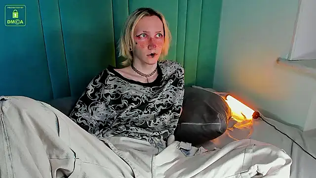 TrissHarper online show from October 2025 03:20:02 PM