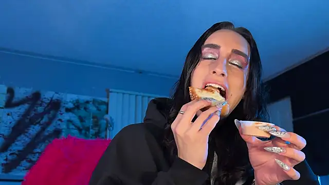 xoFrankie online show from April 2026 08:01:02 AM