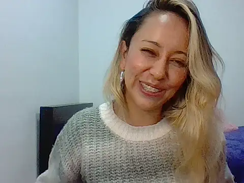 leah susman online show from September 2025 01:28:01 AM