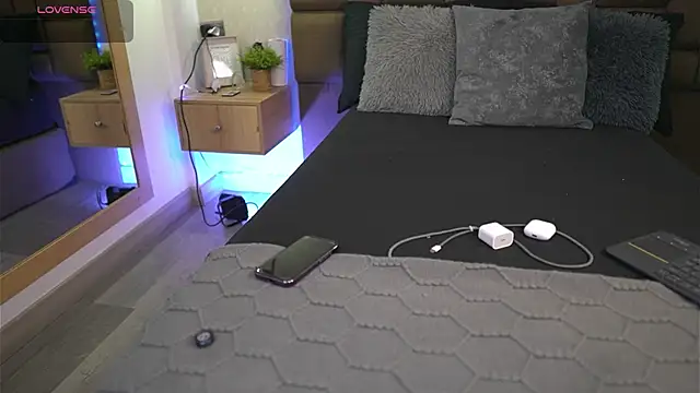 Julieth Rojas online show from April 2026 04:17:01 AM