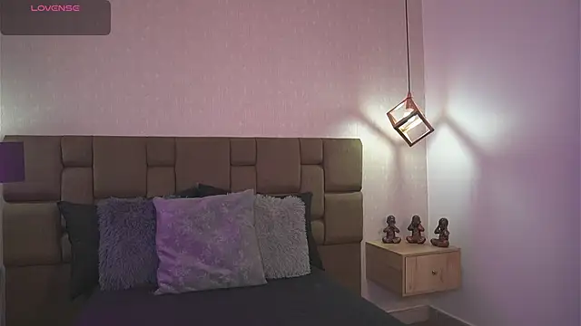 Julieth Rojas online show from April 2026 04:05:02 AM