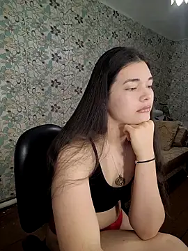 Snapshot of Albi_Glow chatting on October 2025 02:01:02 AM Albi Glow online show from October 2025 02:01:02 AM