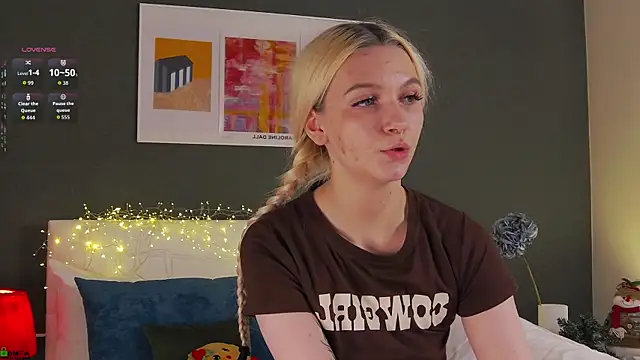 SaraHearts online show from December 2025 02:57:02 PM