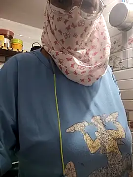 Snapshot of meenu_bhabhi547 chatting on September 2025 02:26:01 AM meenu bhabhi547 online show from September 2025 02:26:01 AM