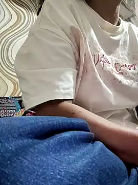 Snapshot of meenu_bhabhi547 chatting on October 2025 03:59:02 AM meenu bhabhi547 online show from October 2025 03:59:02 AM