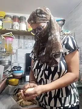 Snapshot of meenu_bhabhi547 chatting on October 2025 01:47:01 AM meenu bhabhi547 online show from October 2025 01:47:01 AM