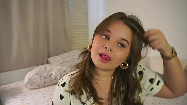 Anna Nicol online show from September 2025 01:35:02 PM