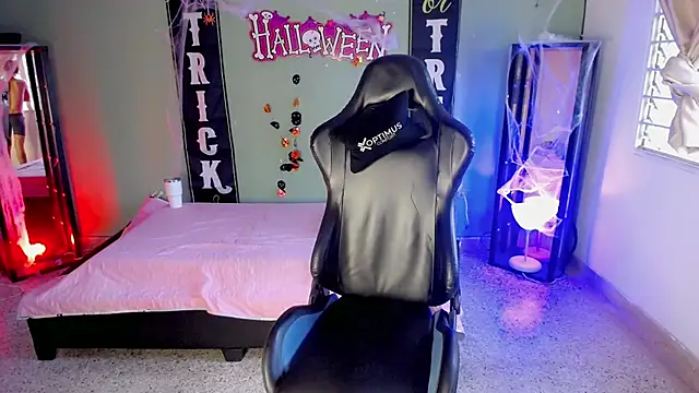 dilan hott  online show from October 2025 08:31:01 PM