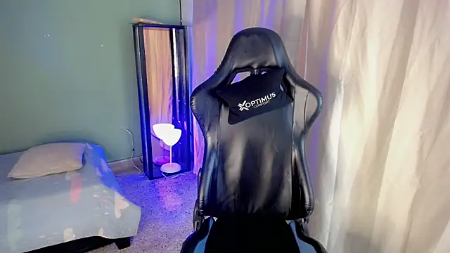 dilan hott  online show from November 2025 08:21:01 PM