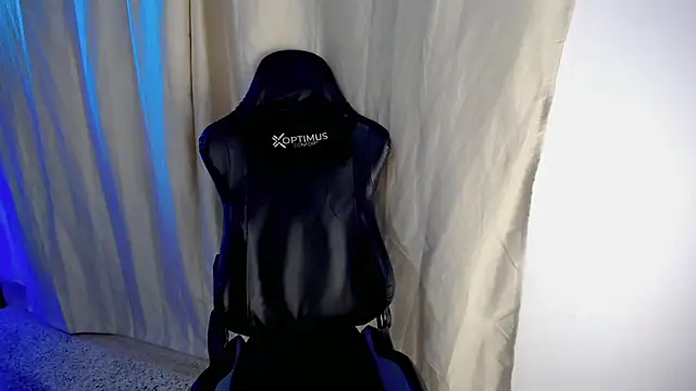 dilan hott  online show from November 2025 08:10:01 PM