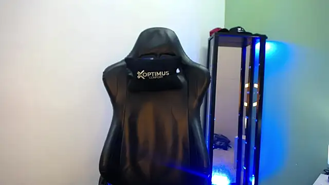 dilan hott  online show from December 2025 08:39:02 PM