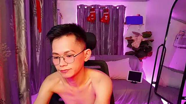 Snapshot of Skinny_CumLoader69 chatting on December 2025 08:19:01 AM Skinny CumLoader69 online show from December 2025 08:19:01 AM