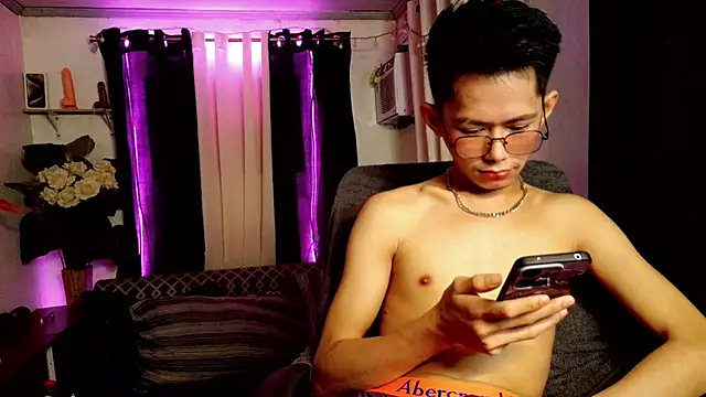 Snapshot of Skinny_CumLoader69 chatting on February 2026 08:30:01 PM Skinny CumLoader69 online show from February 2026 08:30:01 PM