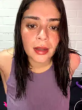 Snapshot of cami_lorena chatting on September 2025 02:11:01 PM cami lorena online show from September 2025 02:11:01 PM