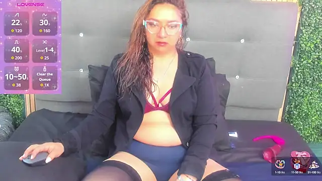 Snapshot of leyla_smithh chatting on September 2025 12:16:01 PM leyla smithh online show from September 2025 12:16:01 PM