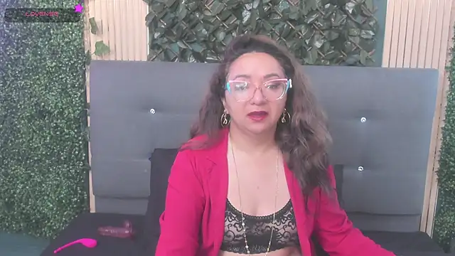Snapshot of leyla_smithh chatting on September 2025 12:16:02 PM leyla smithh online show from September 2025 12:16:02 PM