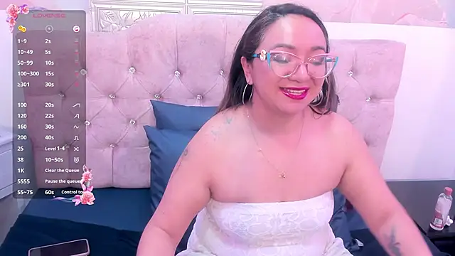 leyla smithh online show from October 2025 12:12:02 PM