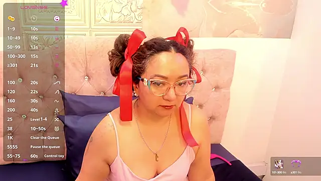 leyla smithh online show from October 2025 12:38:01 PM