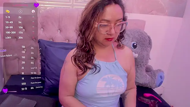 leyla smithh online show from October 2025 03:17:02 AM