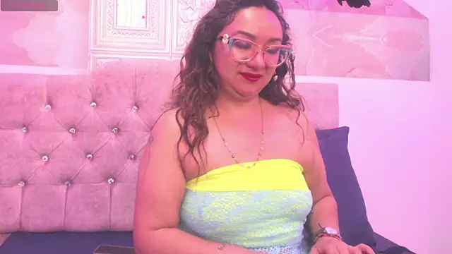 leyla smithh online show from October 2025 12:20:01 PM