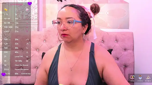 leyla smithh online show from October 2025 12:06:02 PM