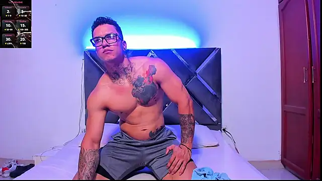 ArnoldSexy  online show from November 2025 03:22:01 PM