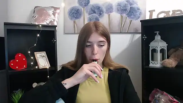 JuiceLips   online show from October 2025 01:09:01 PM