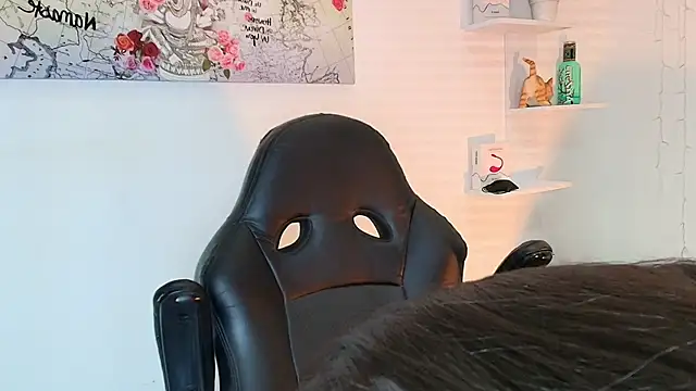 jennifer Scot online show from December 2025 03:03:01 AM