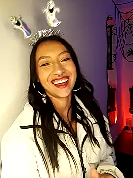 Luna Moo  online show from October 2025 04:21:01 AM