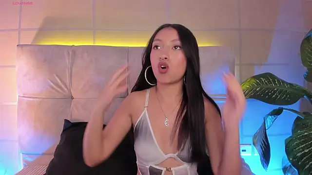 Luna Moo  online show from October 2025 04:33:01 AM