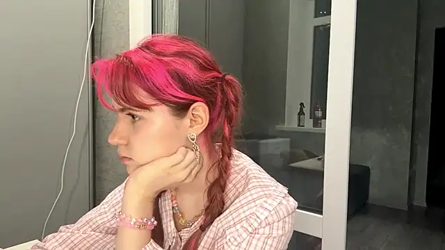Petite curves online show from September 2025 05:56:02 PM