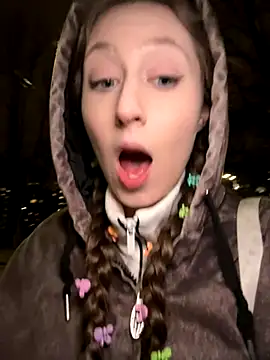 FroggyAnna online show from November 2025 04:39:01 PM