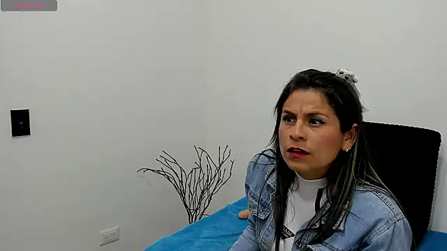 Snapshot of chariss32 chatting on September 2025 09:15:01 PM chariss32 online show from September 2025 09:15:01 PM