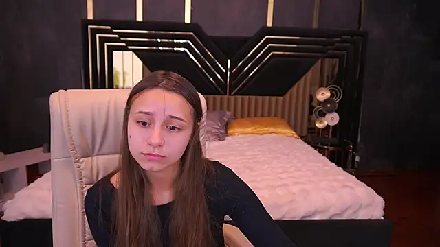 AnnaPearl online show from November 2025 08:32:01 PM