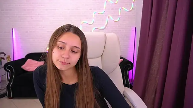 AnnaPearl online show from November 2025 01:33:01 PM