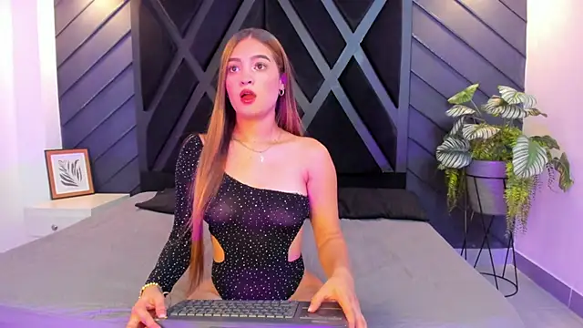 Snapshot of Alana_cox_ chatting on October 2025 11:27:01 PM Alana cox online show from October 2025 11:27:01 PM