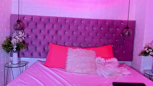 Scarlet Monroee online show from October 2025 02:42:02 AM