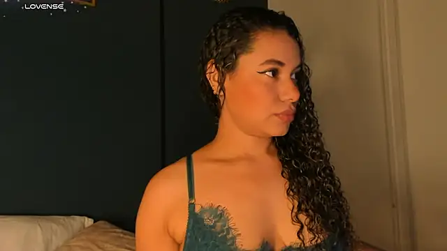 Snapshot of angie_leonn chatting on July 2026 01:17:01 PM angie leonn online show from July 2026 01:17:01 PM